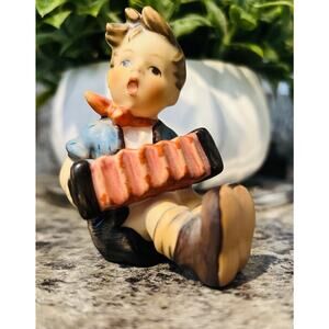 GOEBEL HUMMEL Boy With Accordion 390 2.75 “ TMK-6 1989